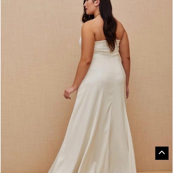 Torrid Cream Strapless Wedding Dress - Picture 2 of 6